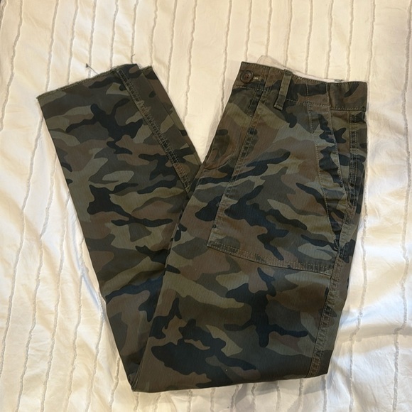Army print Gap pants size 00 girlfriend cut - Picture 1 of 6